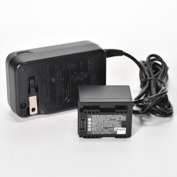 Canon VIXIA HF R700 Full HD Camcorder Kit With Advanced Zoom & Accessories - Picture 12 of 16